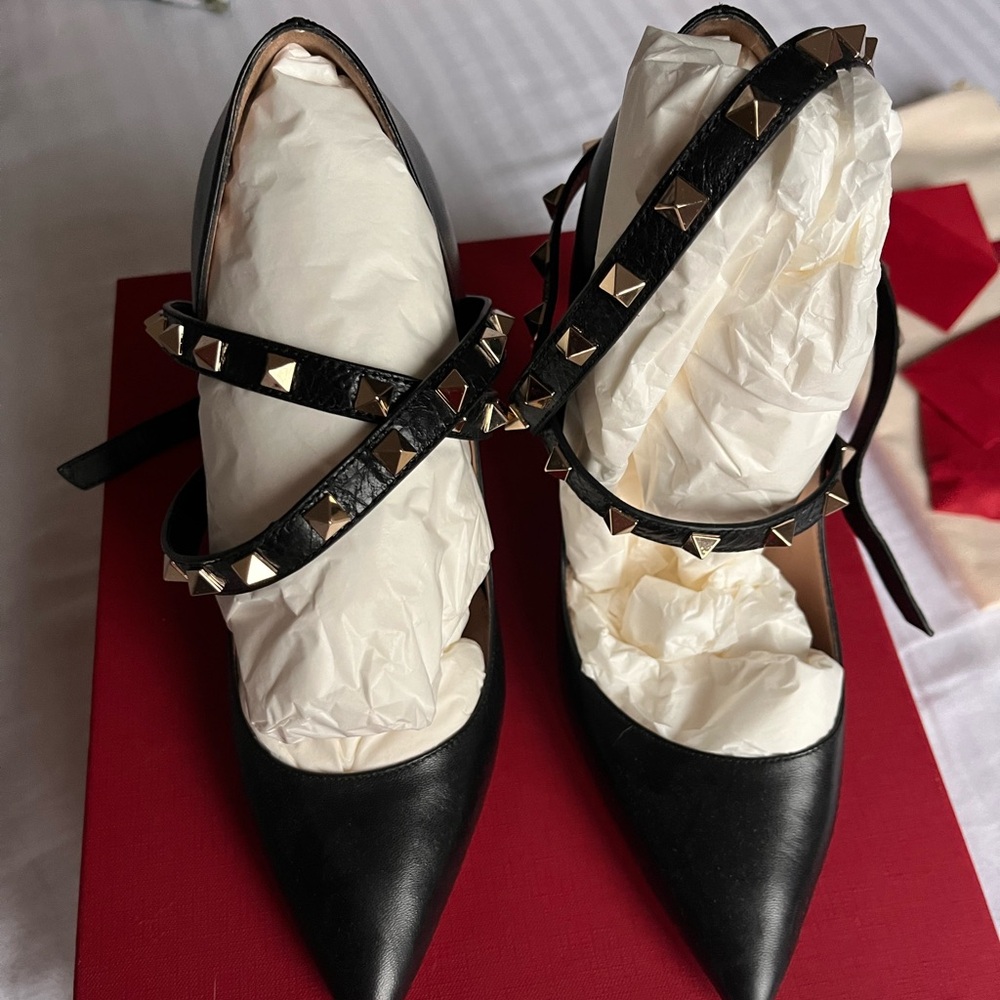 Valentino Garavani Rockstud Ankle wrap black heels